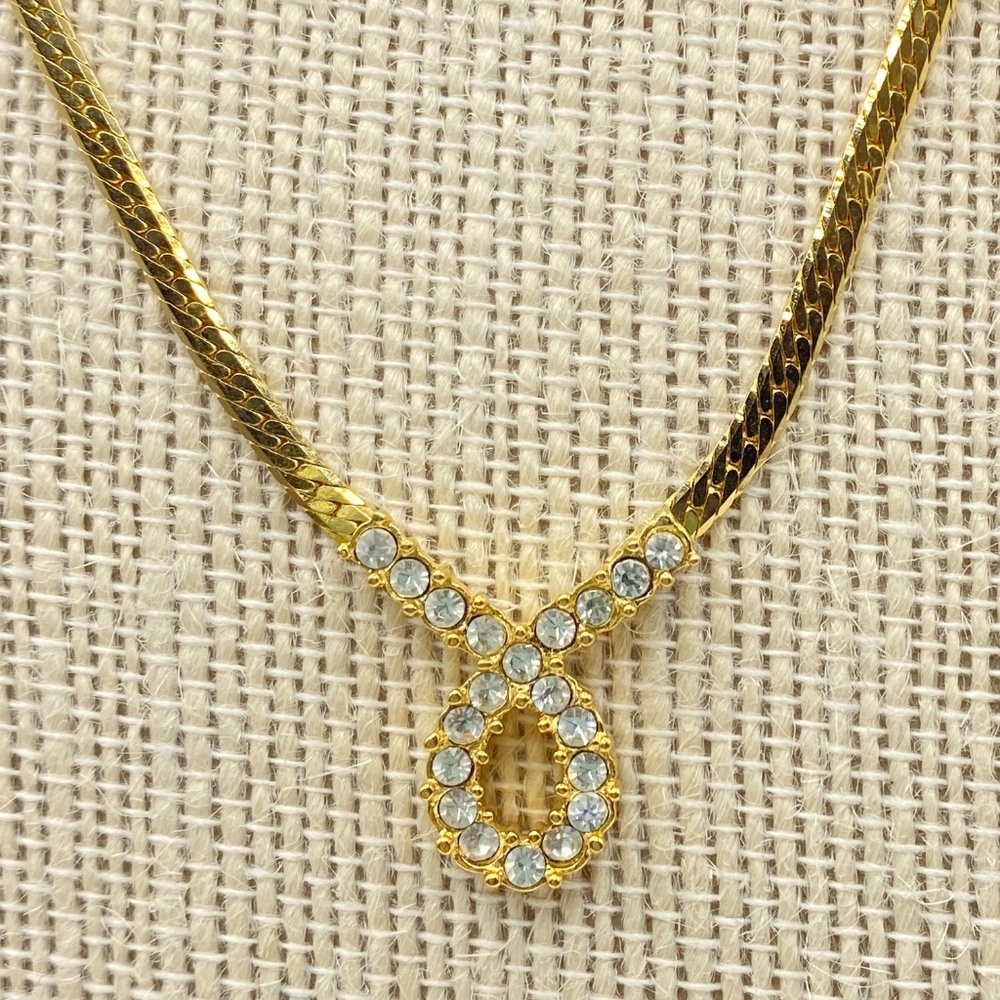 Vintage AVON Gold Tone Rhinestone Necklace Infinity Loop Herringbone Chian 18"
